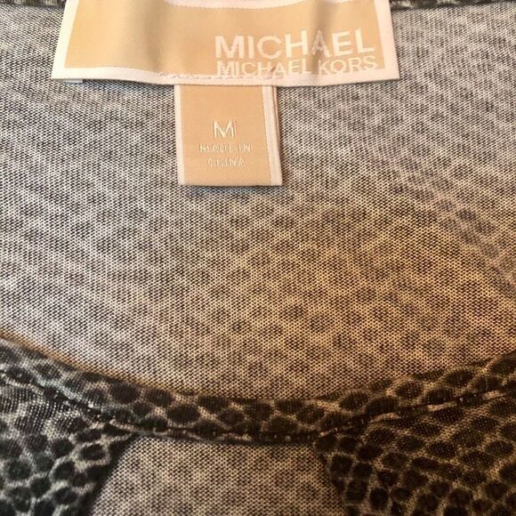 Michael Kors jersey with key hole neckline. M - Picture 5 of 8